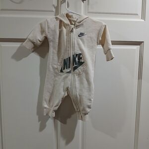 NIKE zip up One Piece. 3 month.